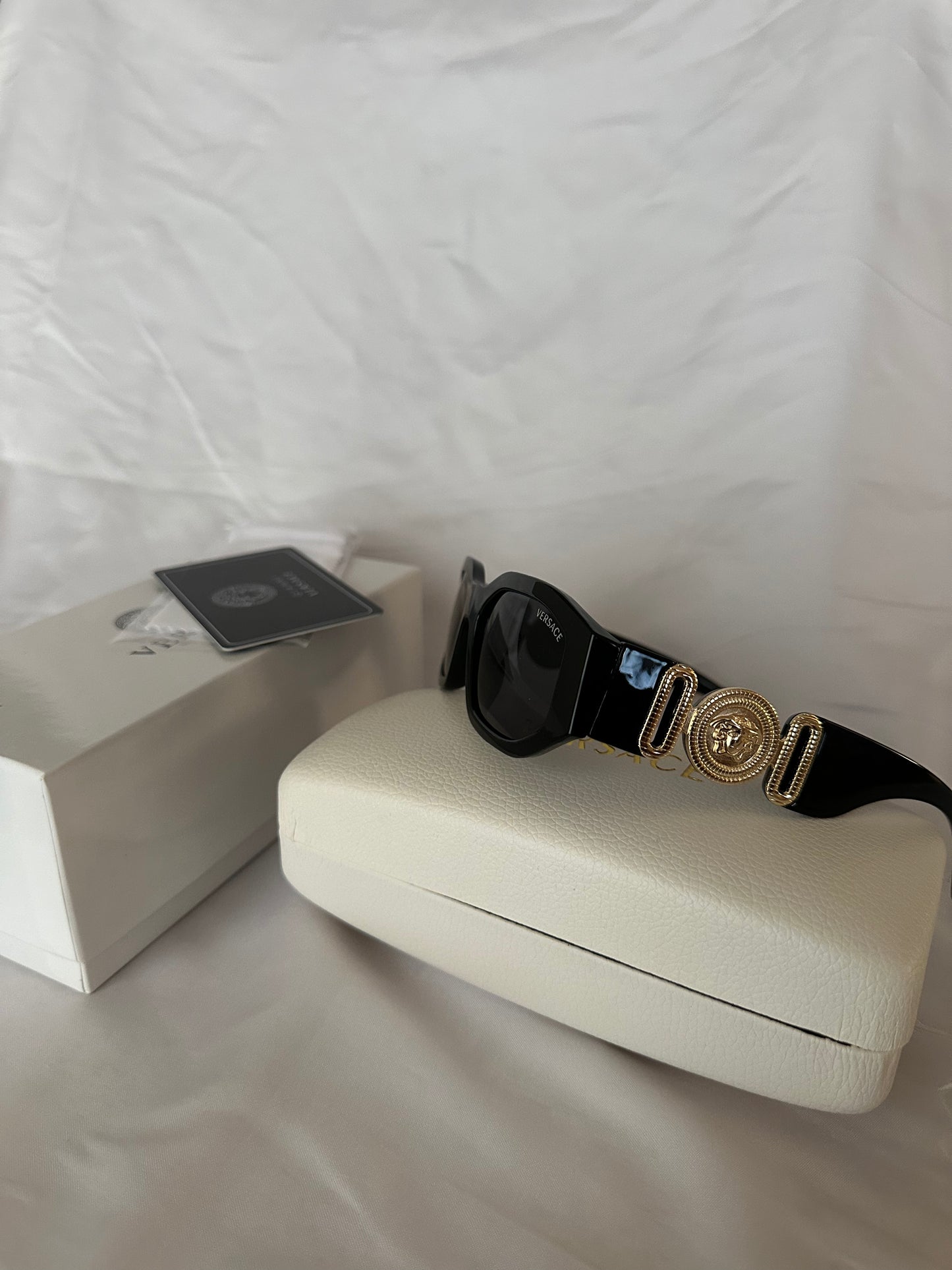 Black Vers Sunglasses For Men Or Women With Box,Case and Cleaning Cloth Great Quality